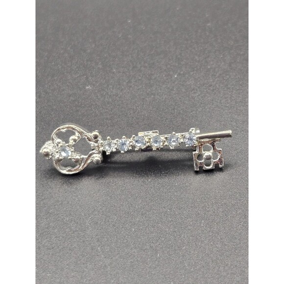 Key Brooch Pin 2” Blue Crystal Rhinestones Silver Tone Vintage - Picture 1 of 9